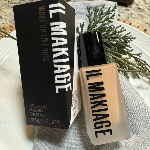 IL MAKIAGE Other - IL Makiage Woke Up Like This Foundation #120